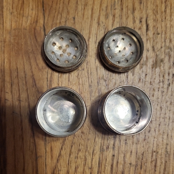 Elegant Silver Salt and Pepper Shakers - Picture 5 of 6